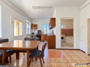 Proprietate deosebita in Padureni: 2 case, domeniu de 3.800m 