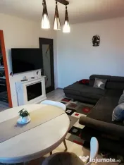 Apartament de 3 camere zona Codrul Cosminului,