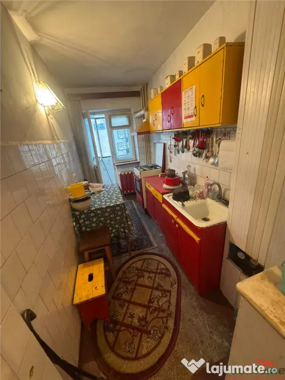 Ap 3 cam ,60 mp utili,et 3/9,zona BIG,necesita renovare - Focsani (Vrancea)