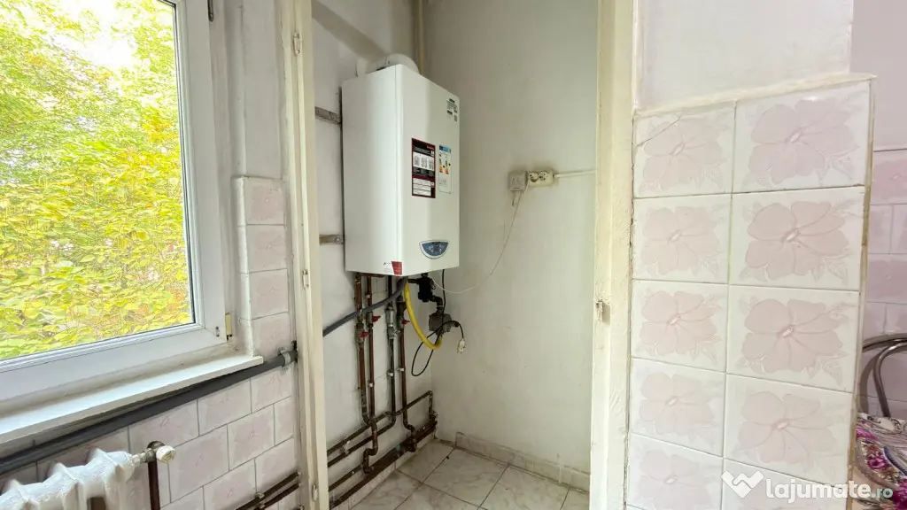 4 camere | Etaj 1 | Decomandat | Centrala proprie | Zona exc - Timisoara (Timis)