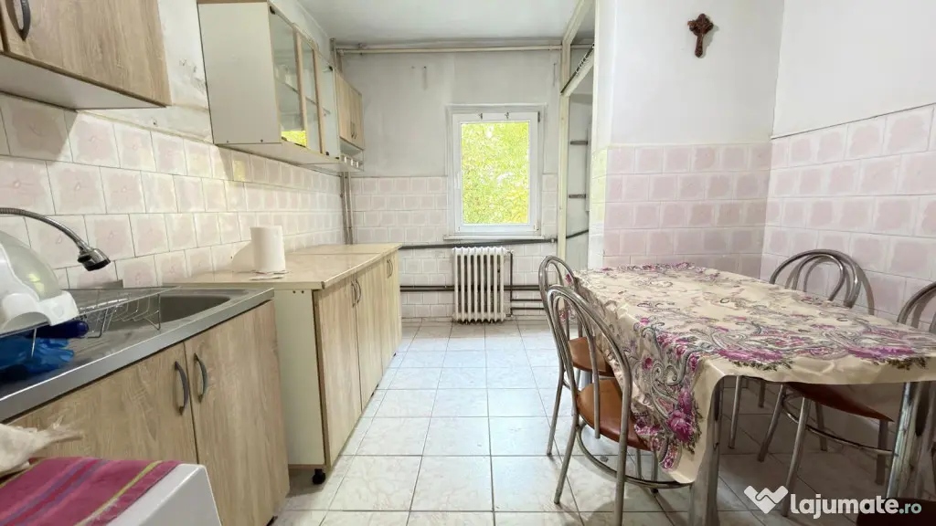 4 camere | Etaj 1 | Decomandat | Centrala proprie | Zona exc - Timisoara (Timis)