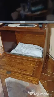 Vând comodă rustică din lemn masiv cu picioare 