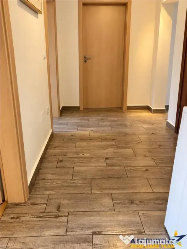 Apartament decomandat, bloc de 4 nivele, etaj2, Tractorul, B - Brasov (Brasov)