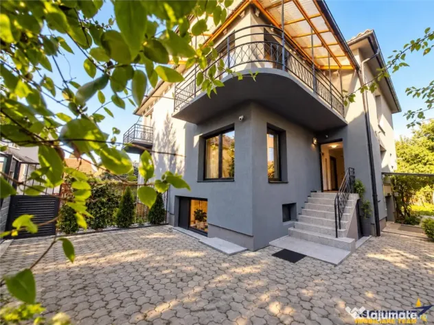 Vila cu etaj, curte proprie si livada, parcare interioara, B - Brasov (Brasov)