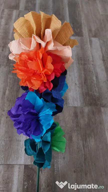 Sorcovă handmade – flori multicolore din hârtie creponată