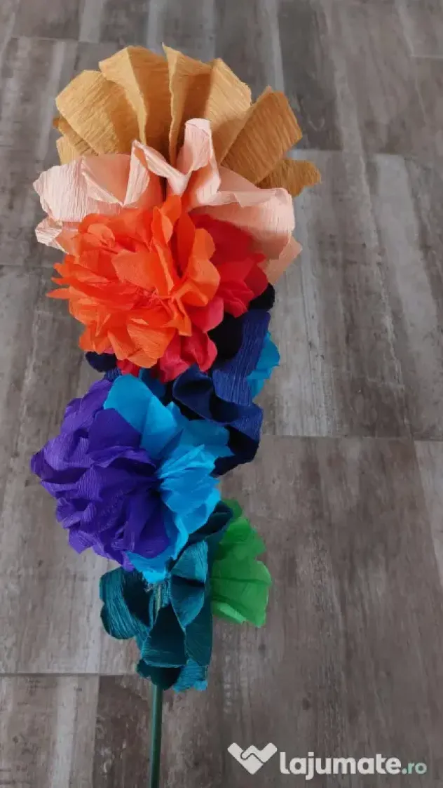 Sorcovă handmade – flori multicolore din hârtie creponată