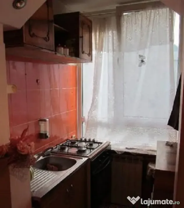 Garsoniera situata in zona Lunei