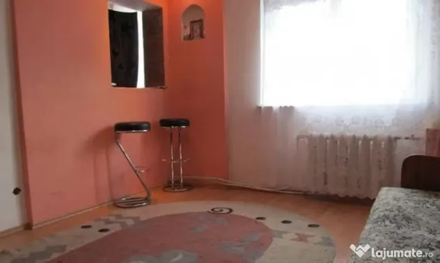 Garsoniera situata in zona Lunei