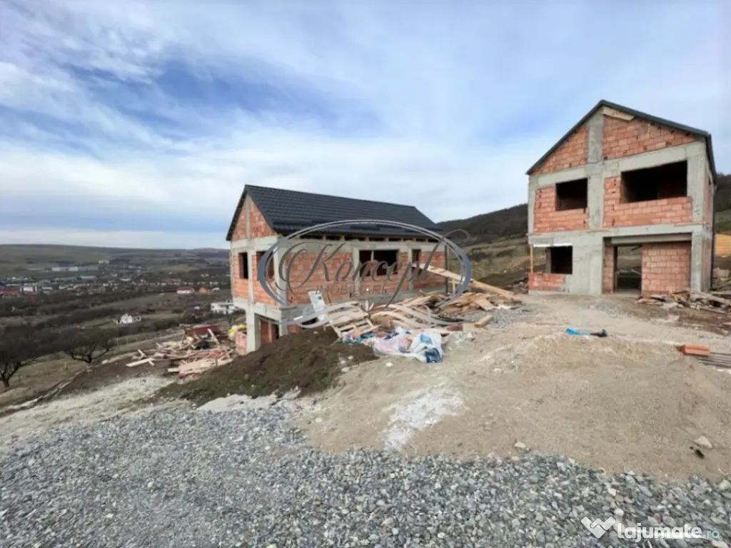 Ansamblu de case cu panorama, in Baciu