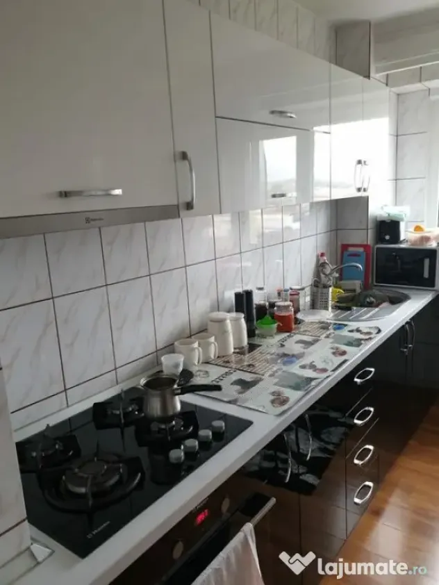 Apartament doua camere etaj 4 , zona Lipovei
