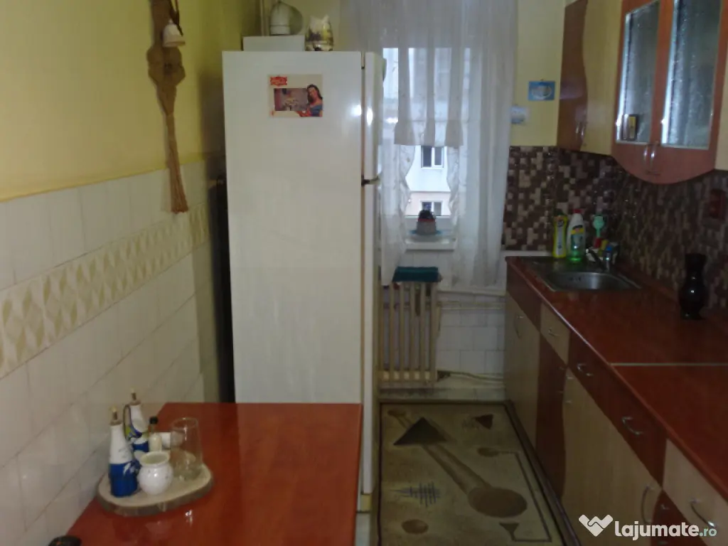 Apartament 2 camere in Deva, zona Piata Centrala, decomandat,50 mp