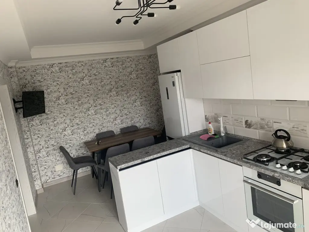 Apartament de 2 camere decomandat strada Oasului