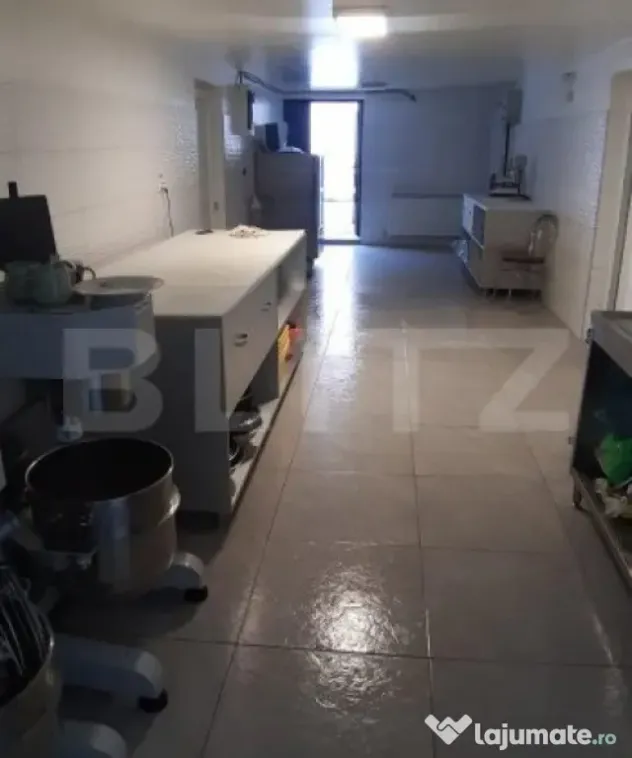 Spatiu comercial Premium, La Cheie, 320 mp, Ipotești
