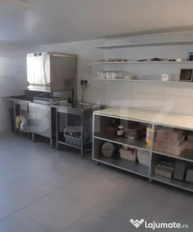 Spatiu comercial Premium, La Cheie, 320 mp, Ipotești