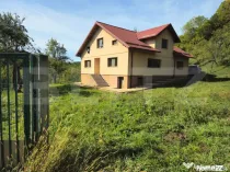Oportunitate de Investiție în Runcu: Reședință cu Veder