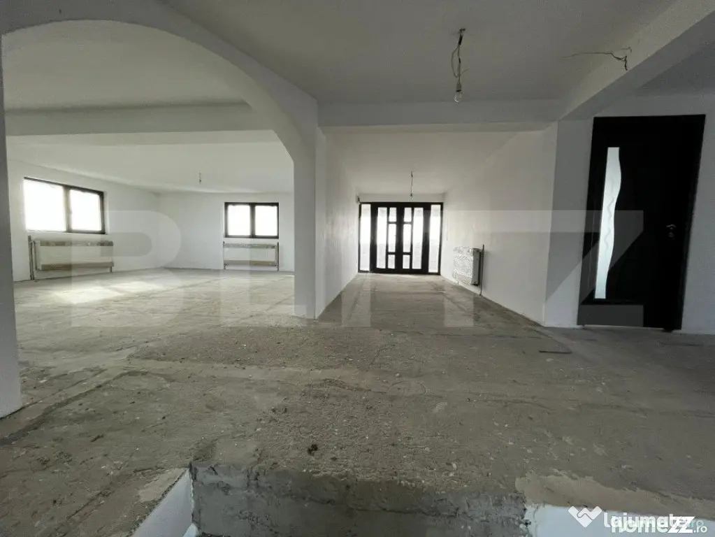 Oportunitate!!!Cladire 600 mp, teren 500 mp, Targoviste