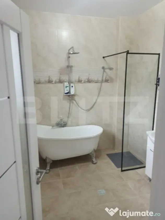 Două Case + 2 Spații Comerciale, 440 mp Utili – pe Str.