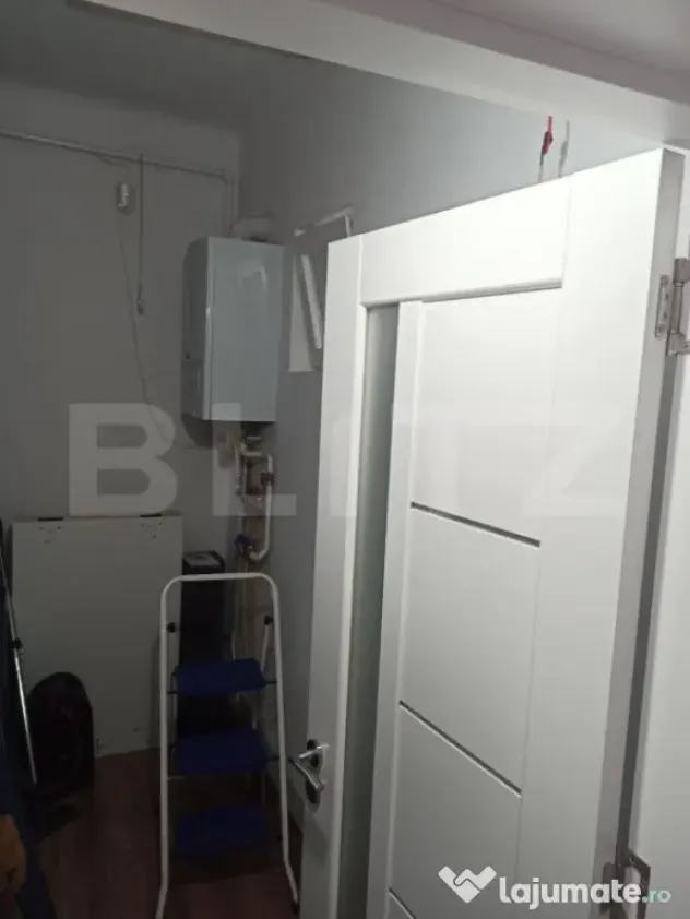 Două Case + 2 Spații Comerciale, 440 mp Utili – pe Str.