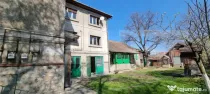 Casa P+2 cu 2 spatii comerciale la parter, in Sebes