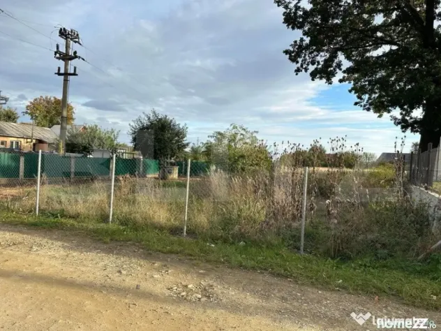 Teren intravilan, de 1546 mp, cu toate utilitatile, in Radau - Radauti (Suceava)