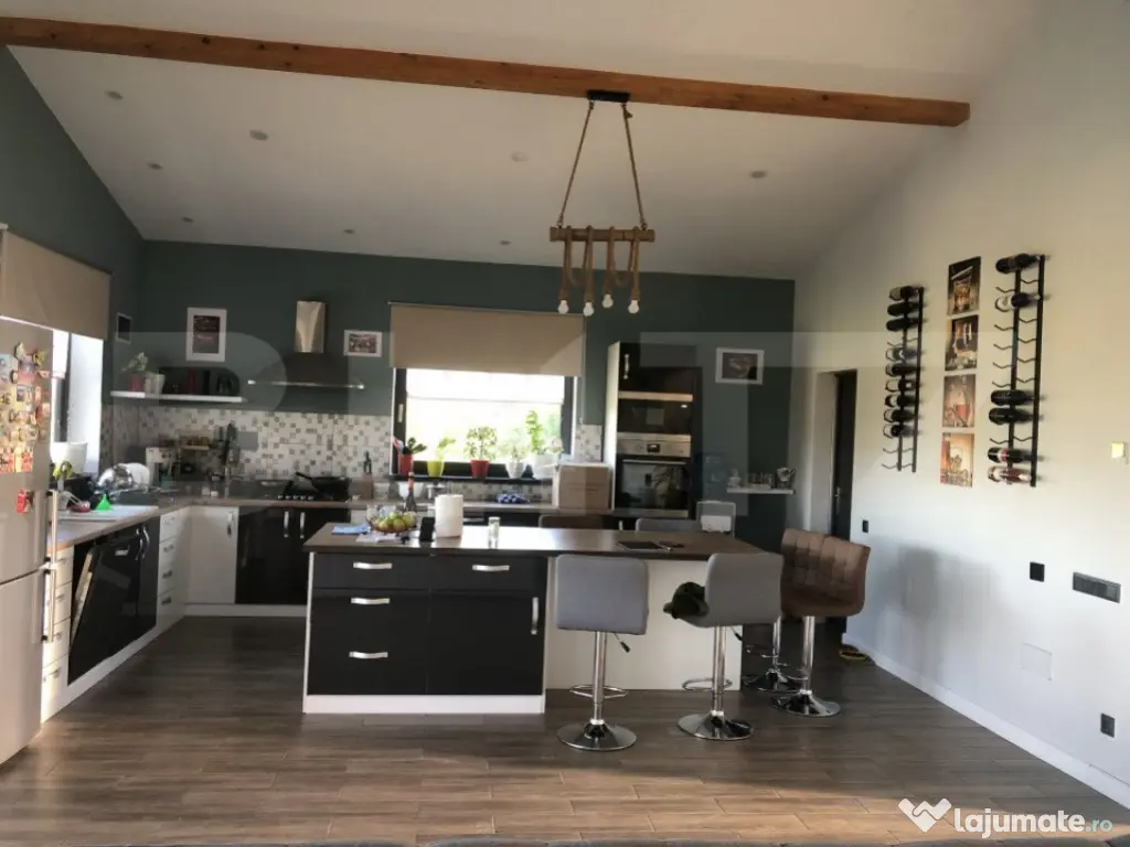 Casa/Vila de vanzare / posibil Pensiune ,cu view și pădur