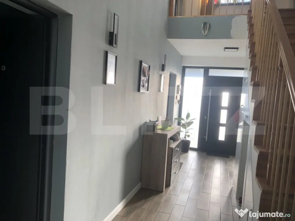 Casa/Vila de vanzare / posibil Pensiune ,cu view și pădur