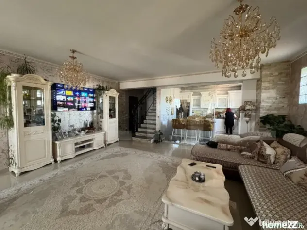 Penthouse ,4 camere , 177 mp , zona centrala ,Radauti