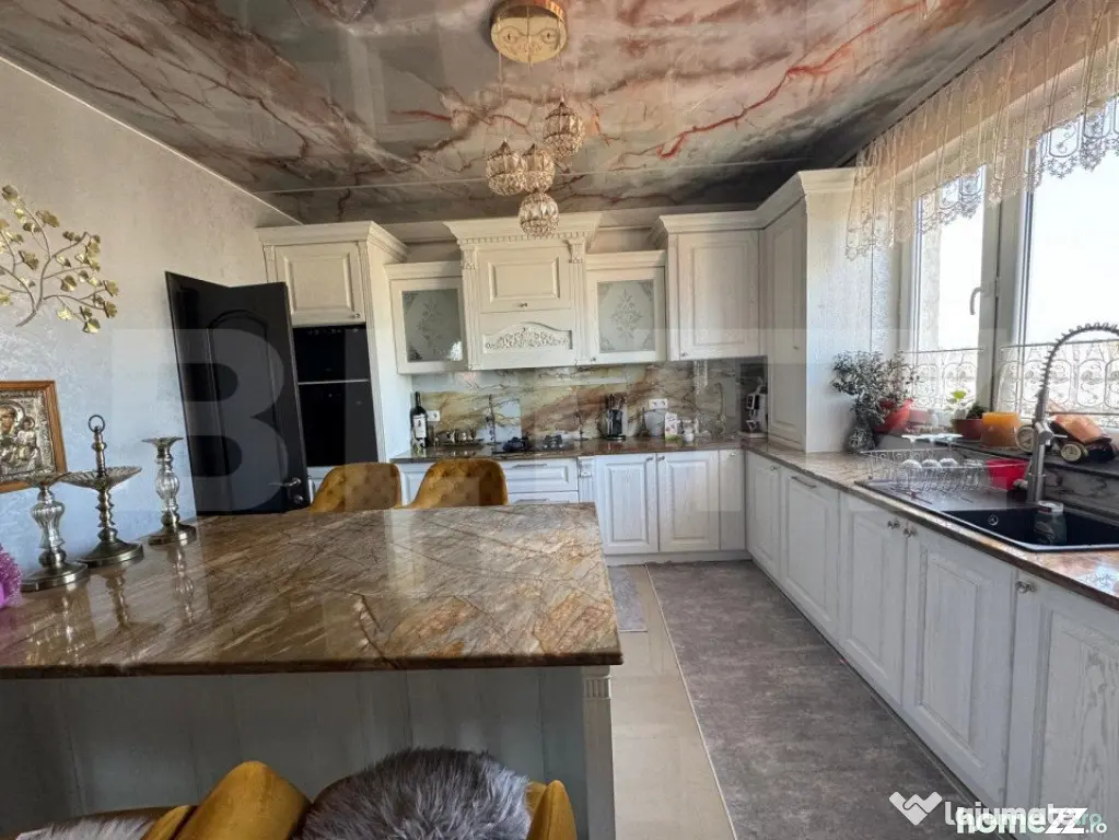 Penthouse ,4 camere , 177 mp , zona centrala ,Radauti