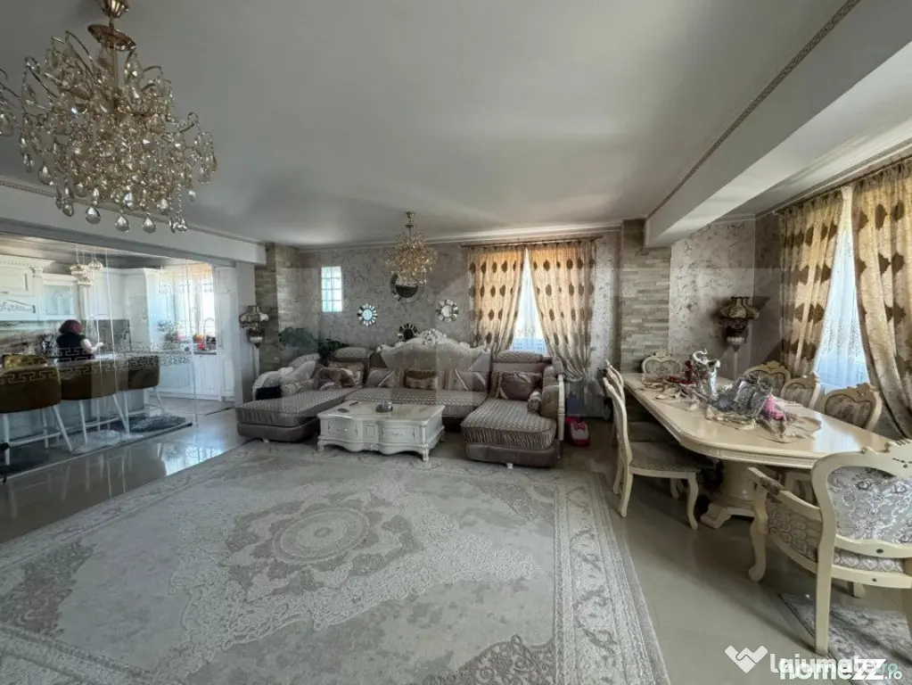 Penthouse ,4 camere , 177 mp , zona centrala ,Radauti