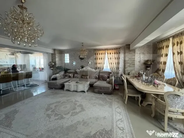 Penthouse ,4 camere , 177 mp , zona centrala ,Radauti