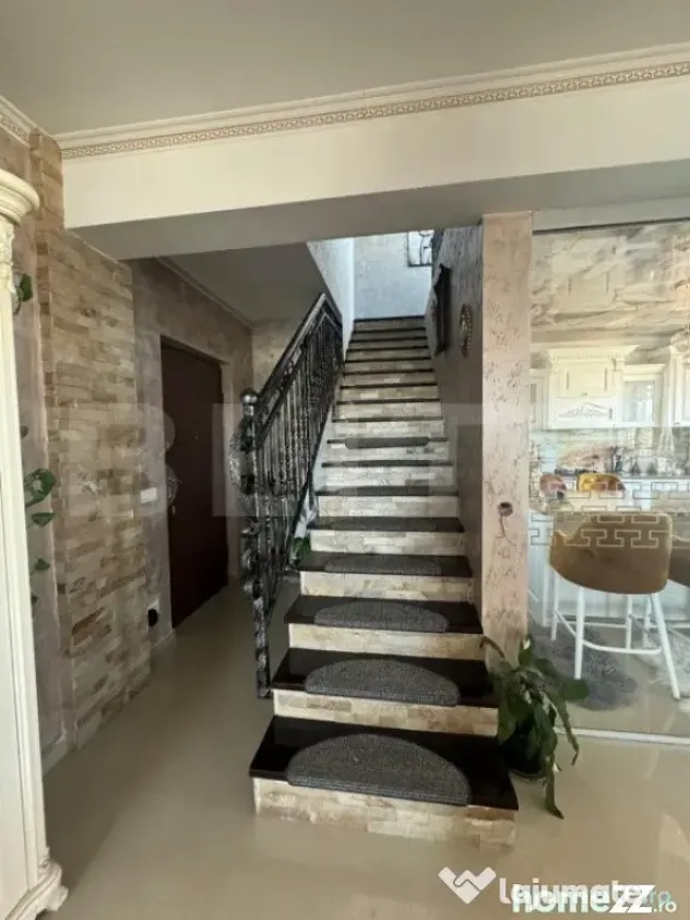 Penthouse ,4 camere , 177 mp , zona centrala ,Radauti