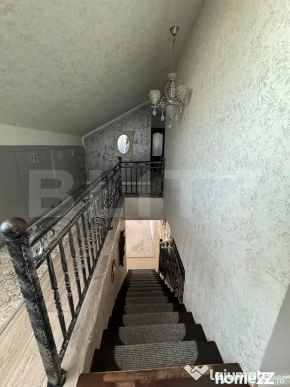 Penthouse ,4 camere , 177 mp , zona centrala ,Radauti