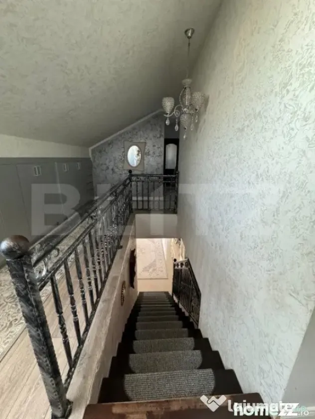 Penthouse ,4 camere , 177 mp , zona centrala ,Radauti