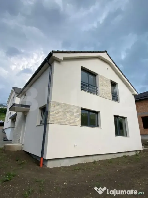 Casa cu 4 camere, 120 mp, incalzire in pardoseala, 250 mp de
