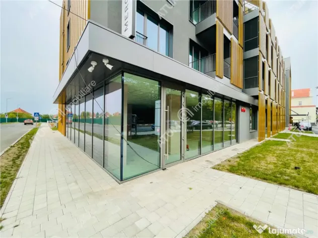 Spatiu comercial 82 mp deschidere stradala vitrina zona Blv
