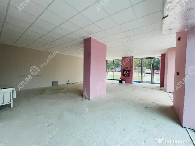 Spatiu comercial 82 mp deschidere stradala vitrina zona Blv