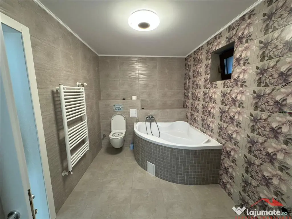 Cladire cu 3 apartamente in suprafata totala construita de 5