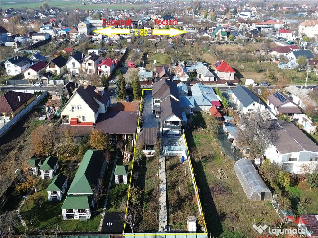 Cladire cu 3 apartamente in suprafata totala construita de 5