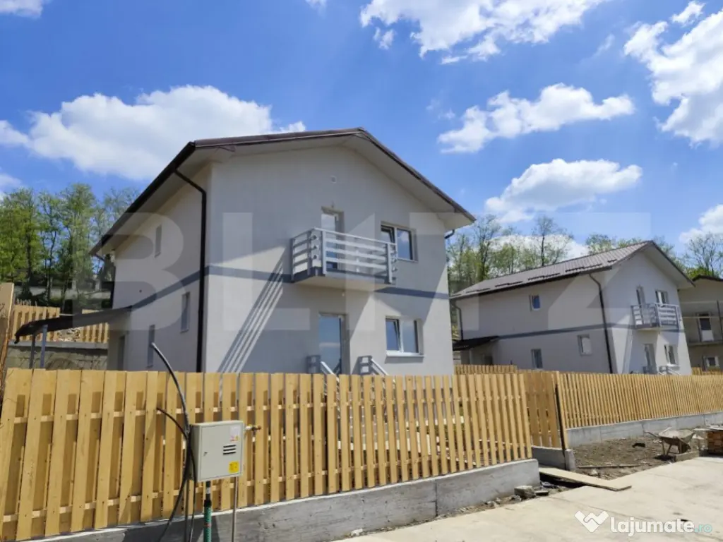 Casa cu etaj, 4 camere, 360 mp teren, Valea Lupului