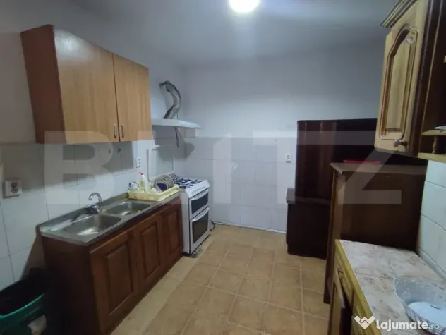 Pensiune 12 camere, 1500 mp teren, Sucevita