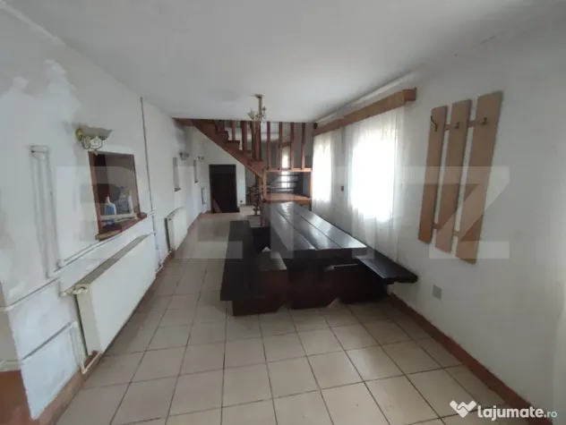Pensiune 12 camere, 1500 mp teren, Sucevita