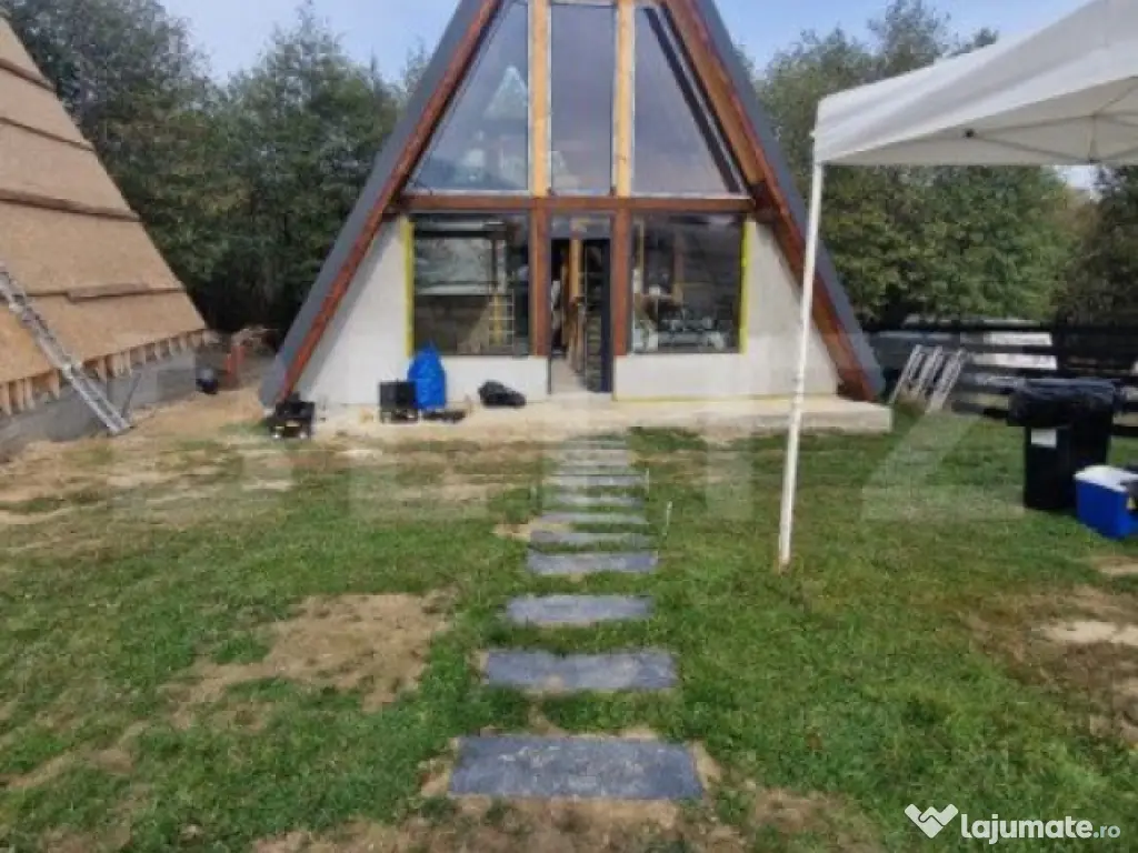 Casa de vacanta tip A- frame -Tohanita, zona superba se vind