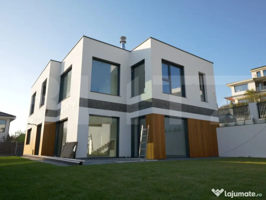 Vilă de lux cu sistem Smart Home,4 dormitoare,sală de spo