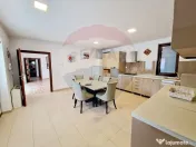 Casă / Vilă cu 4 camere / 290 mp s.c. / teren 1065 mp /... 