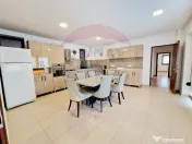 Casă / Vilă cu 4 camere / 290 mp s.c. / teren 1065 mp /... 