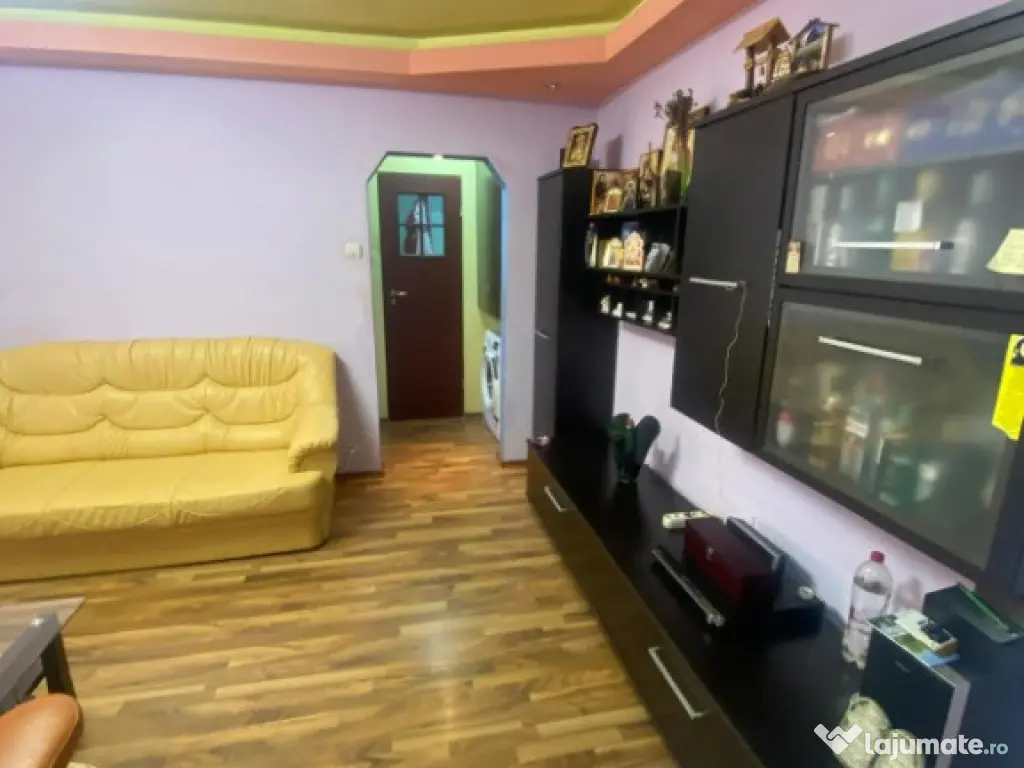 Bdul.1 Decembrie 1918.Apartament 3 camere.