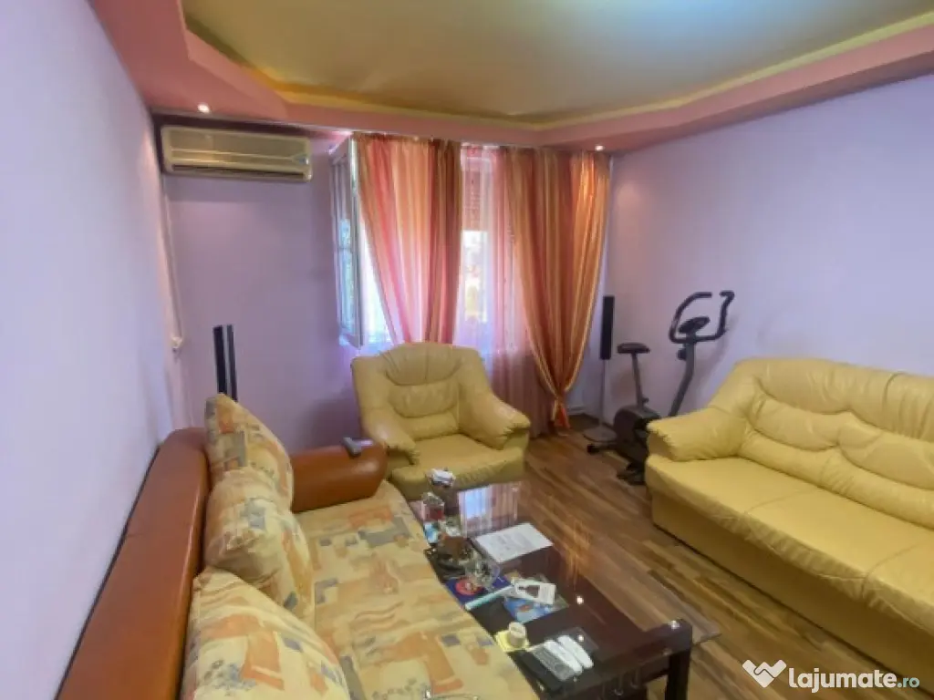 Bdul.1 Decembrie 1918.Apartament 3 camere.