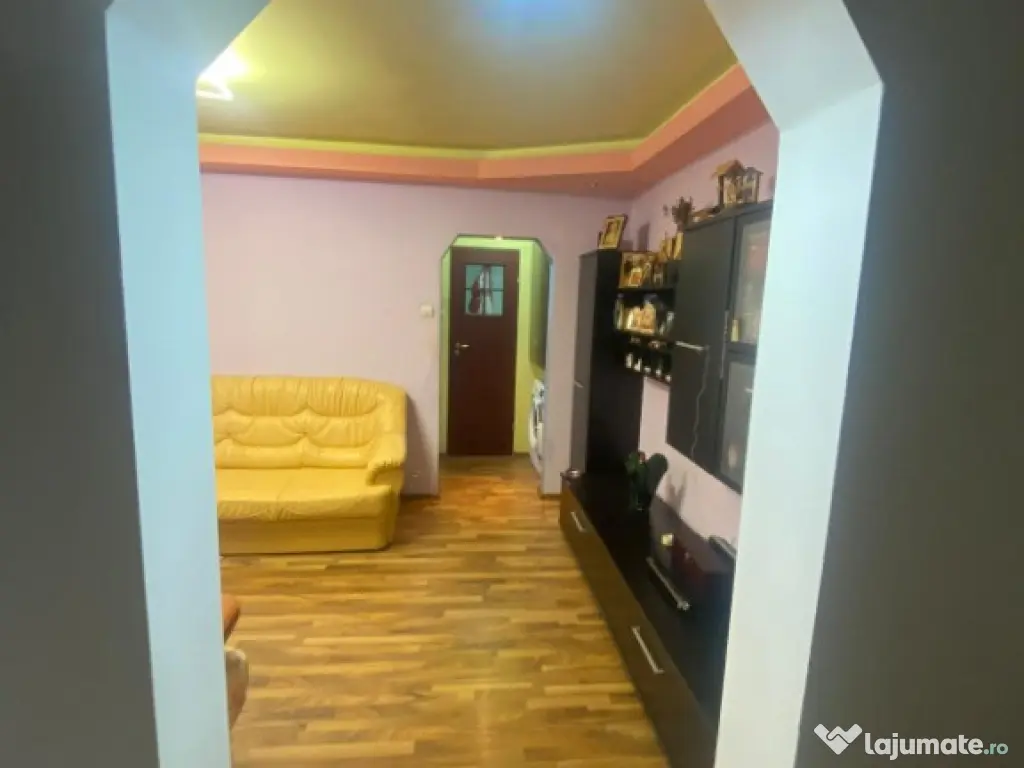 Bdul.1 Decembrie 1918.Apartament 3 camere.