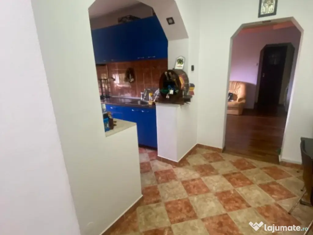 Bdul.1 Decembrie 1918.Apartament 3 camere.