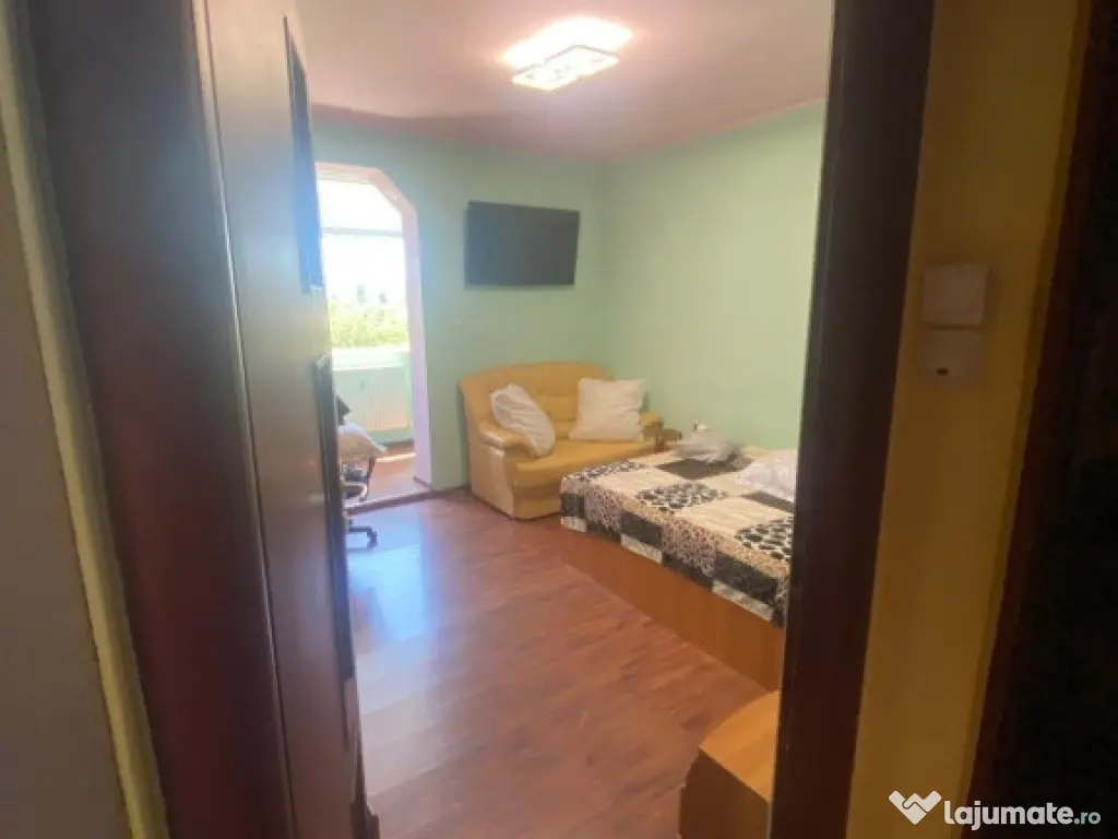 Bdul.1 Decembrie 1918.Apartament 3 camere.